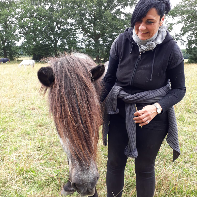 Pferdfetraininerin Astrid Adomat